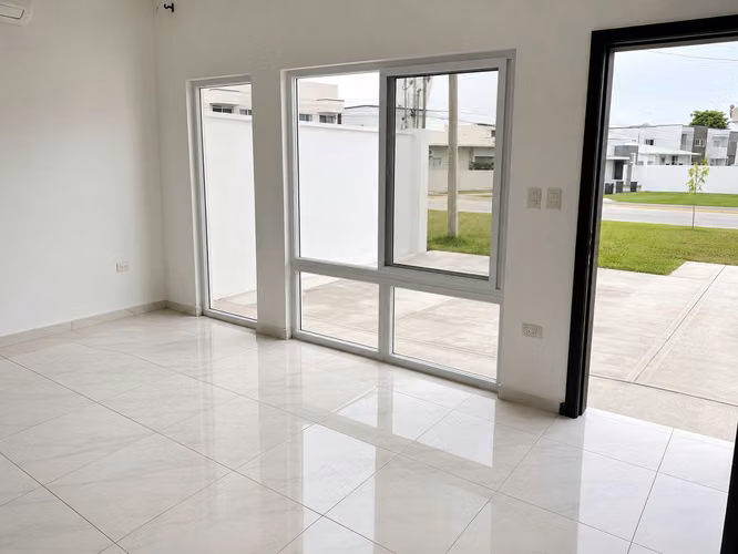 Alquilo Town House moderno 