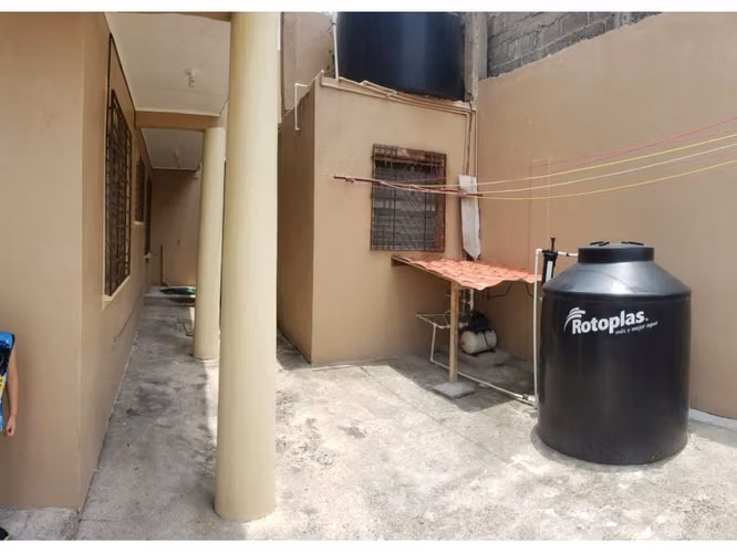 Res.Miraflores,Casa amplia,Circuito cerrado,Accesible,4 Hab+Hab.servicio+3 Parqueos+Patio+Balcon - Imagen 5