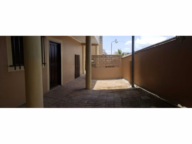 Res.Miraflores,Casa amplia,Circuito cerrado,Accesible,4 Hab+Hab.servicio+3 Parqueos+Patio+Balcon - Imagen 9
