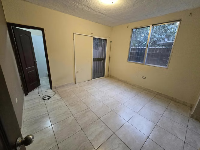 En El Hatillo, AMPLIOS ESPACIOS,TOTALMENTE CERCADO,3 Hab+Hab.servicio+AMPLIO Patio y JARDIN,2 Parqueos - Imagen 13