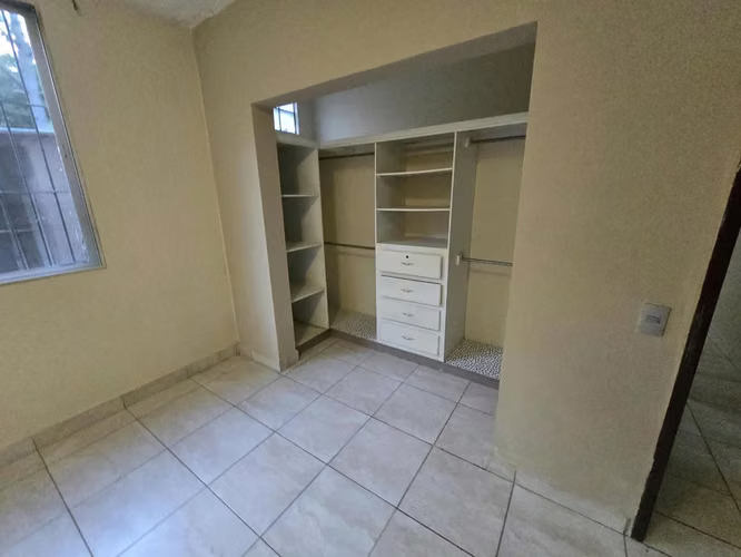 En El Hatillo, AMPLIOS ESPACIOS,TOTALMENTE CERCADO,3 Hab+Hab.servicio+AMPLIO Patio y JARDIN,2 Parqueos - Imagen 12