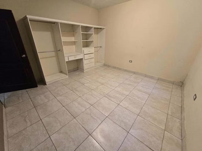 En El Hatillo, AMPLIOS ESPACIOS,TOTALMENTE CERCADO,3 Hab+Hab.servicio+AMPLIO Patio y JARDIN,2 Parqueos - Imagen 10