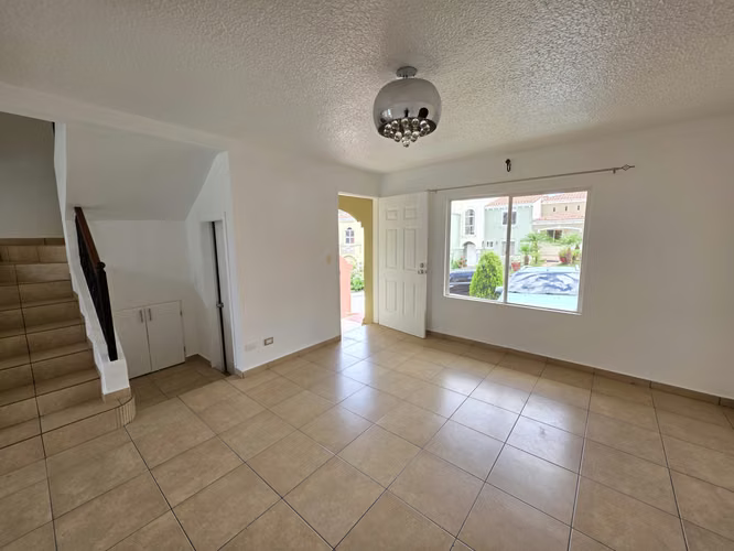 Alquiler de casa con piscina en Residencial El Sauce  - Imagen 5