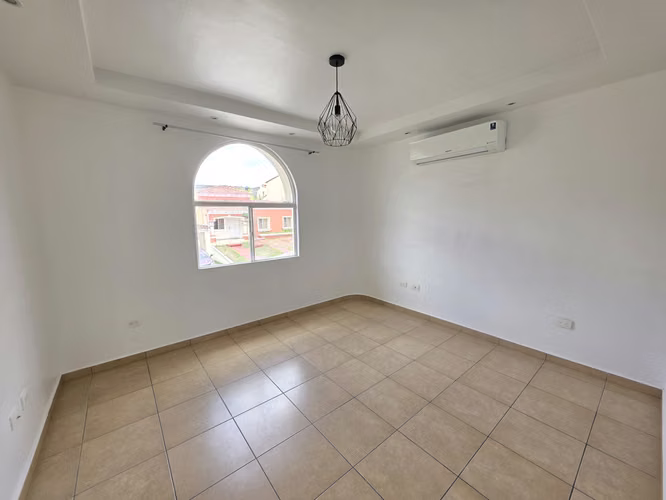 Alquiler de casa con piscina en Residencial El Sauce  - Imagen 11