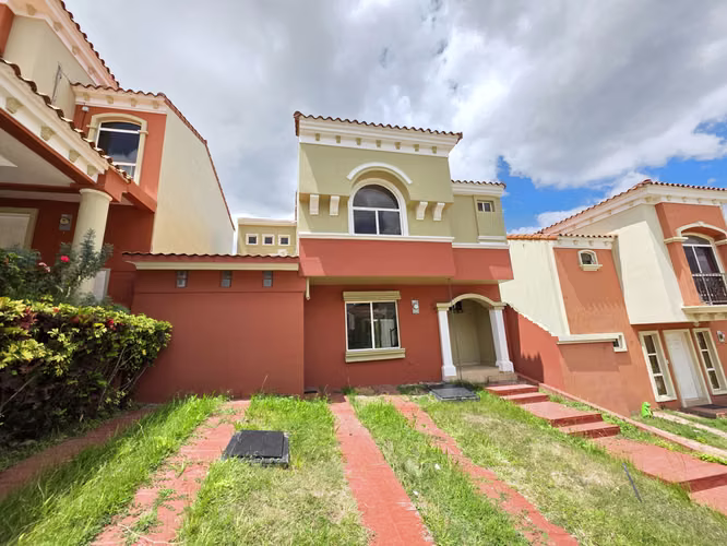 Alquiler de casa con piscina en Residencial El Sauce 