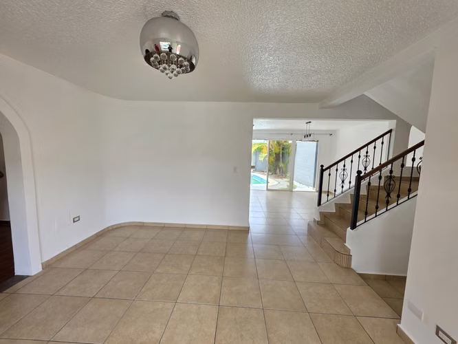 Alquiler de casa con piscina en Residencial El Sauce  - Imagen 4