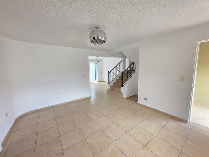 Alquiler de casa con piscina en Residencial El Sauce  - Imagen 3