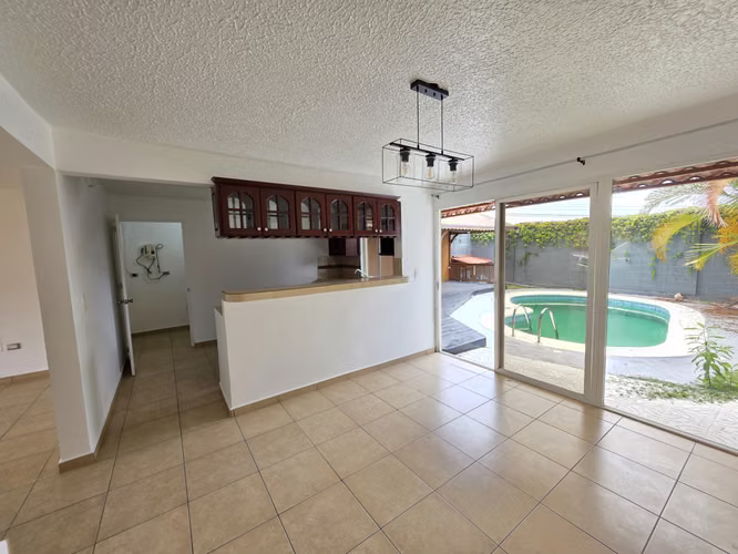 Alquiler de casa con piscina en Residencial El Sauce  - Imagen 6