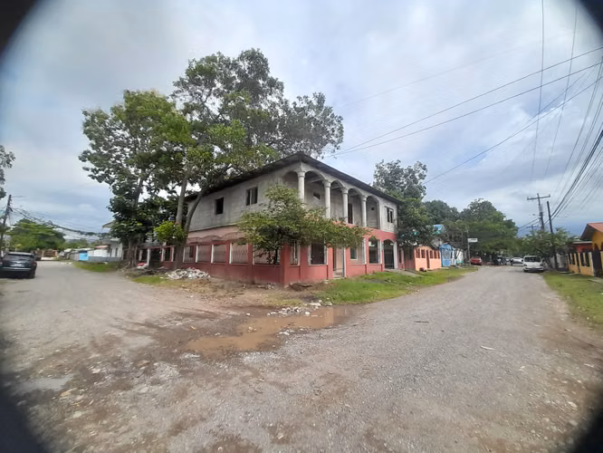 Se vende esta propiedad en Colonia Kawas La Ceiba Atlántida Consta 