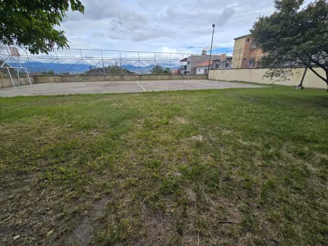Res.Los Hidalgos/Circuito Cerrado/ Amplia, 4 Hab+Hab.servicio+2 Parqueos