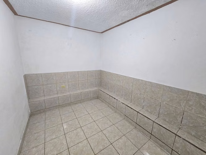 Venta de casa Peatonal en Colonia Centro América Oeste 