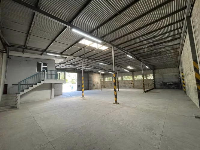 Se renta ofibodega en Boulevard Las Torres sector Satélite san Pedro sula  - Imagen 4