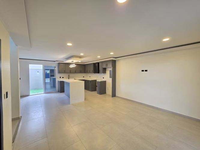 Venta de casa nueva minimalista en Residencial Santa Cruz  - Imagen 4