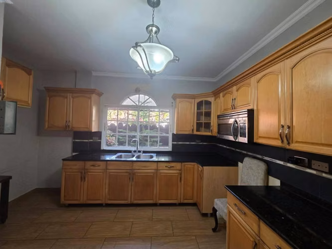 Se Alquila Casa en Los Alamos - San Pedro Sula  - Imagen 3