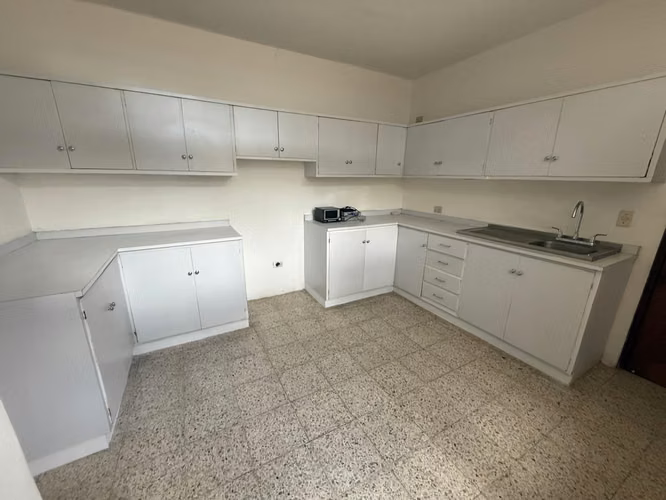 CASA GRANDE DISPONIBLE EN ALQUILER - Imagen 2
