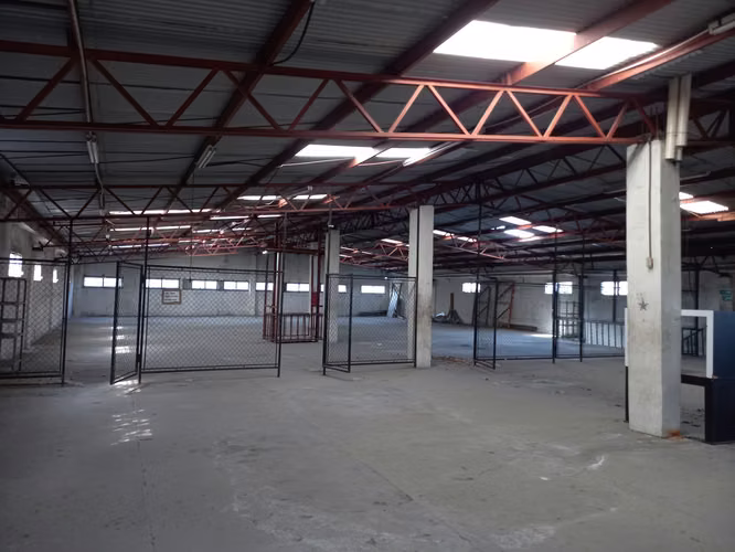 AMPLIA BODEGA EN EL PRIMER CUADRANTE DE LA CIUDAD - Imagen 3