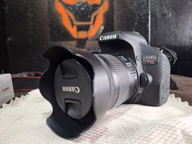 SE VENDE CAMARA CANON EOS REBEL T7I 