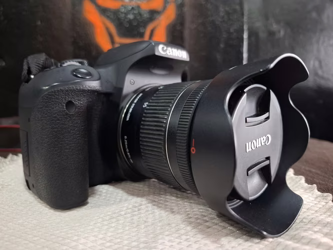 SE VENDE CAMARA CANON EOS REBEL T7I 