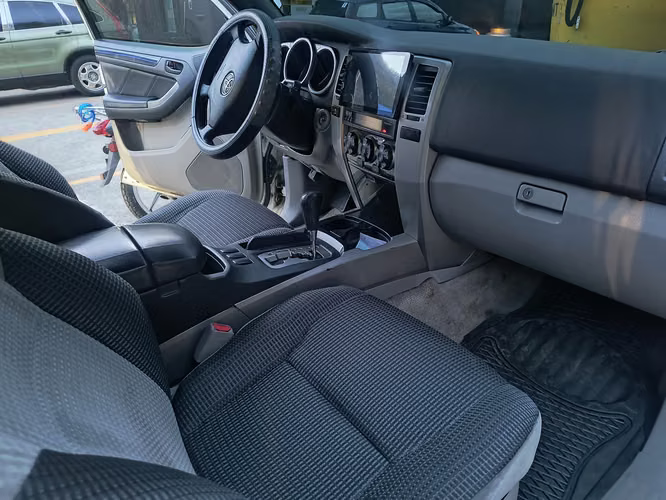 Linda Toyota 4Runner 4x2 año 2005 , Automática 