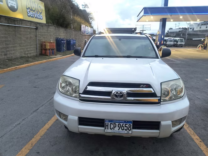 Linda Toyota 4Runner 4x2 año 2005 , Automática 