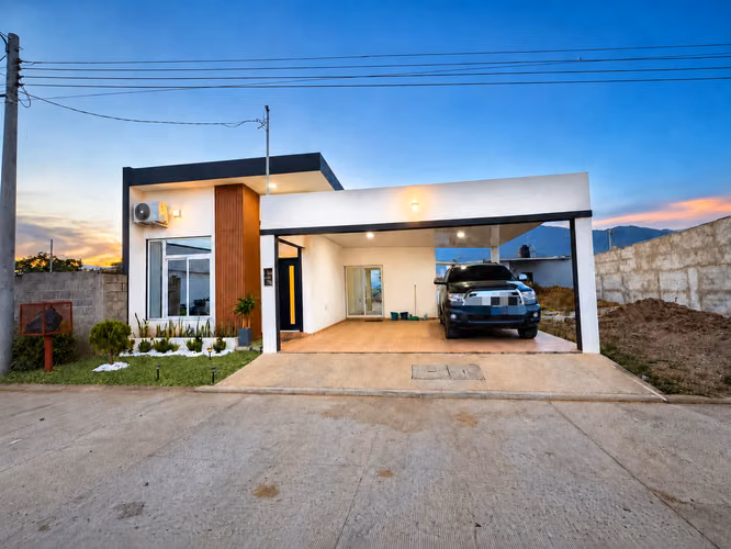 Casa Residencial en Venta | Hacienda Real | 3 Habitaciones · 2 Baños - Imagen 2