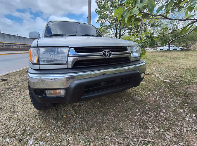 Toyota 4RUNNER AÑO 2002 , Recién ingresada , carro en óptimo estado , camioneta , 4x2 V6 , automática 