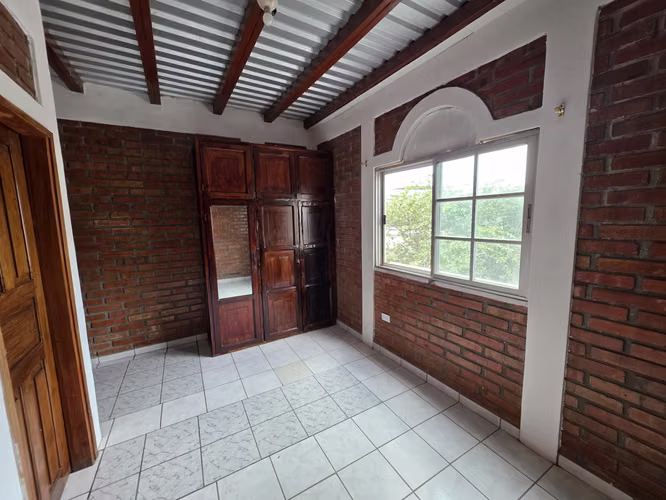 Alquiler amplio apartamento tipo casa Colonia el Hogar  - Imagen 5