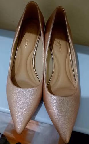 Gold tacon shoes and not too high platform shoes