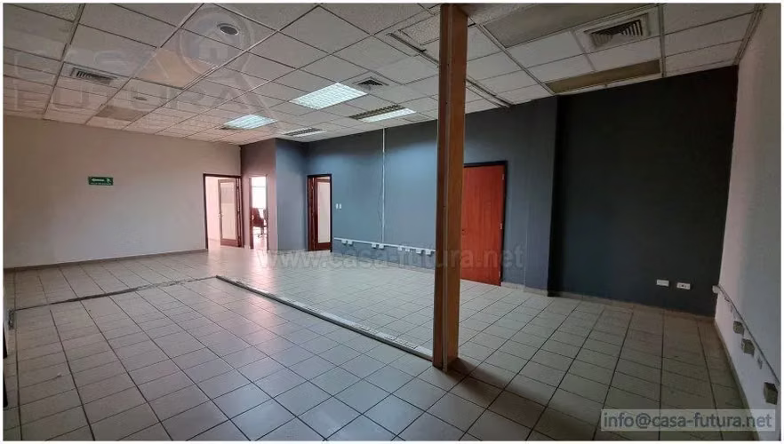 Edificio Comercial con Oficinas y Bodega en RENTA en el Trapiche