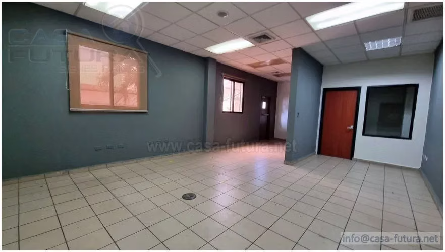 Edificio Comercial con Oficinas y Bodega en RENTA en el Trapiche