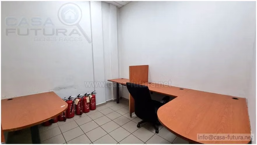 Edificio Comercial con Oficinas y Bodega en RENTA en el Trapiche