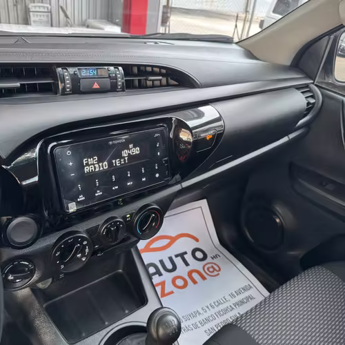 TOYOTA HILUX 2025 - Imagen 8