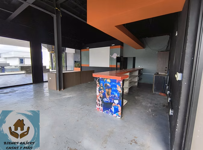 ALQUILAMOS AMPLIO LOCAL CON TERRAZA IDEAL PARA RESTAURANTE BAR EN COLONIA MIRAFLORES