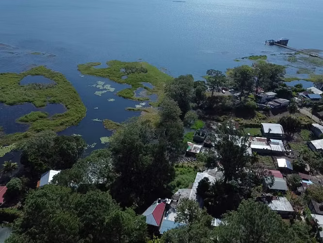 Vendemos lote de terreno en el lago de yojoa - Imagen 5