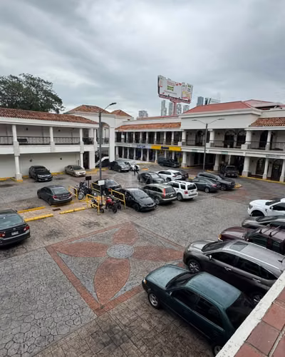 ¡Se alquilan locales comerciales en Plaza Criolla, Boulevard Morazán! - Imagen 2