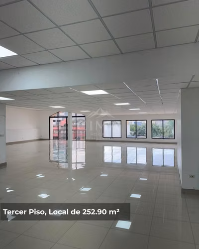 ¡Se alquilan locales comerciales en Plaza Criolla, Boulevard Morazán! - Imagen 5
