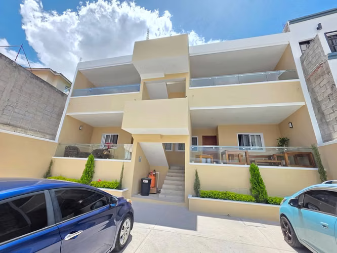 Alquiler amplio apartamento en Residencial Las Uvas 