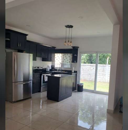  Se Vende Hermosa Vivienda en Residencial Villa Mar – Puerto Cortés   Ubicada a pocos minutos del bulevar CA-13 y a 