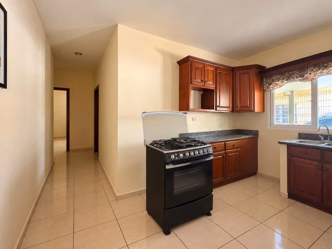 CASA EN VENTA EN COLONIA SAN ROBERTO DE SULA