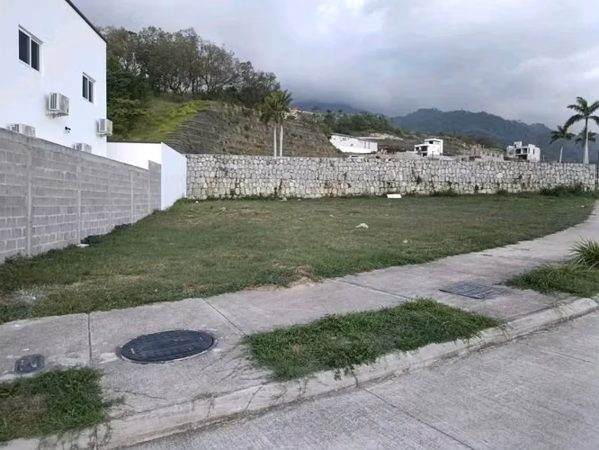 TERRENO EN VENTA EN BOSQUES DE JARAGUA