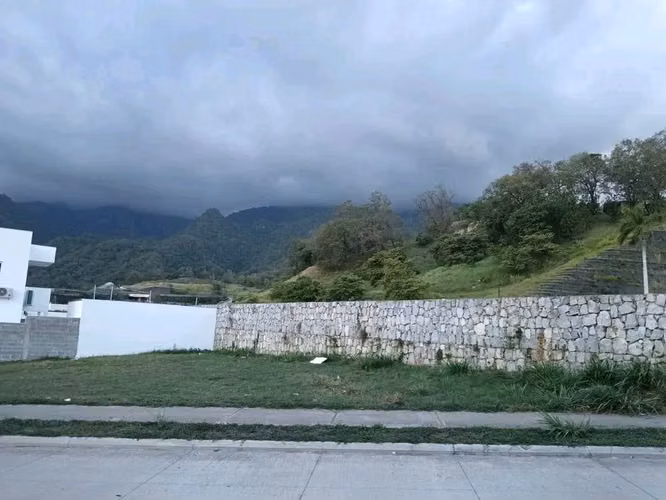 TERRENO EN VENTA EN BOSQUES DE JARAGUA
