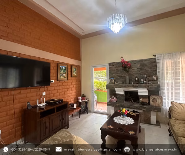 ¡Se alquila casa hermosa casa en Valle de Angeles!