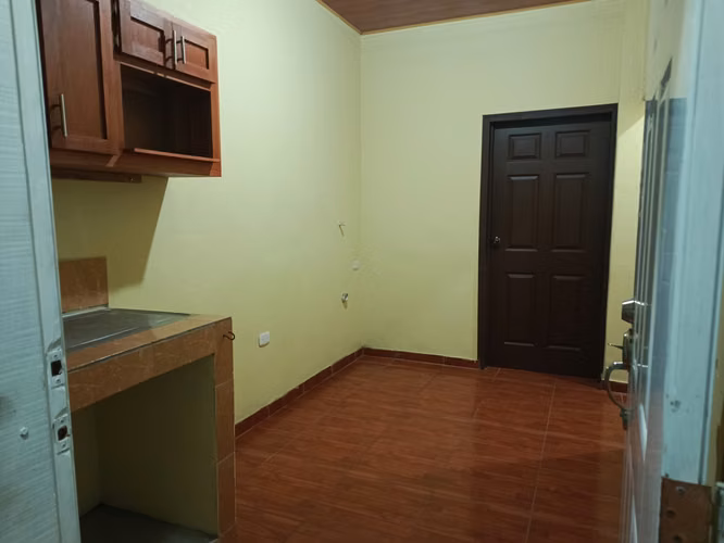 Se vende propiedad incluye 2 locales y 4 apartamentos con todo ya Rentado  - Imagen 10
