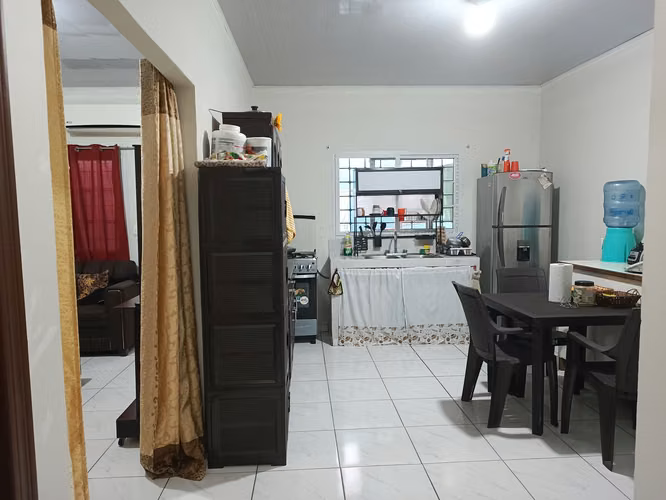Se vende propiedad incluye 2 locales y 4 apartamentos con todo ya Rentado  - Imagen 7