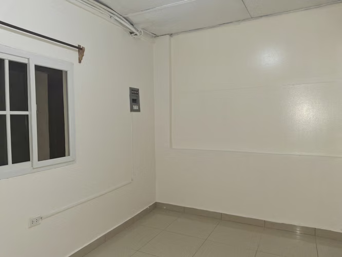 Apartamento Mono ambiente, amplia habitación, baño completo, cocineta, colgadero para ropa
