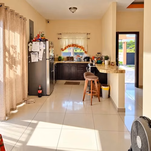 SE VENDE CASA EN RESIDENCIAL RANCHO TARA SAN PEDRO SULA