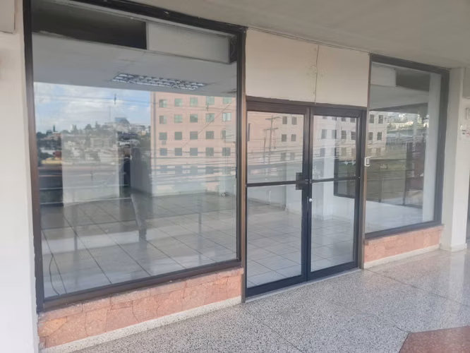 Se Renta Local Comercial en Blv. Morazan - Imagen 1