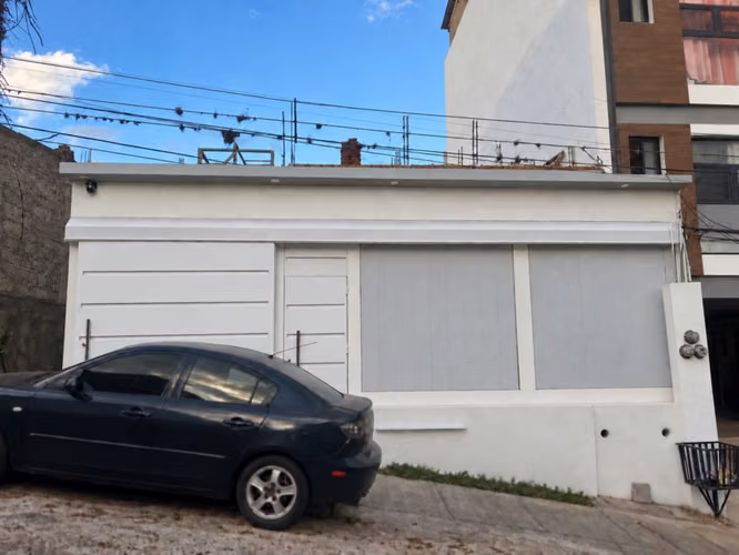 Casa principal con 2 Apartamentos Independientes y potencial de expansión