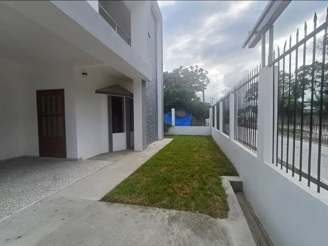 SE VENDE AMPLIA CASA DE ESQUINA SOBRE LA 27 CALLE - Imagen 3
