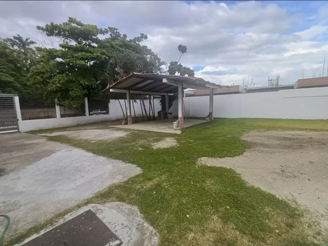SE VENDE AMPLIA CASA DE ESQUINA SOBRE LA 27 CALLE - Imagen 4